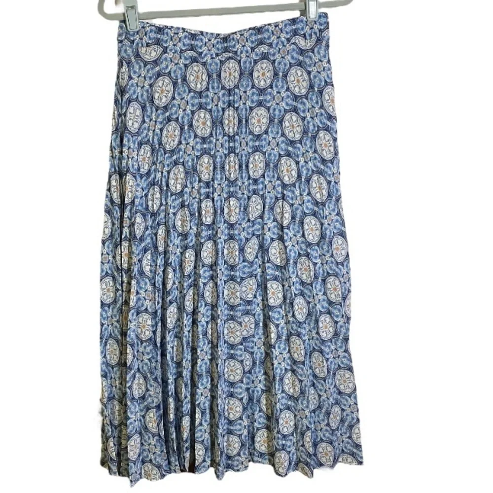 Max Studio Skirt Pleated Midi Skirt Light Blue Medallion Print Womens Size Small